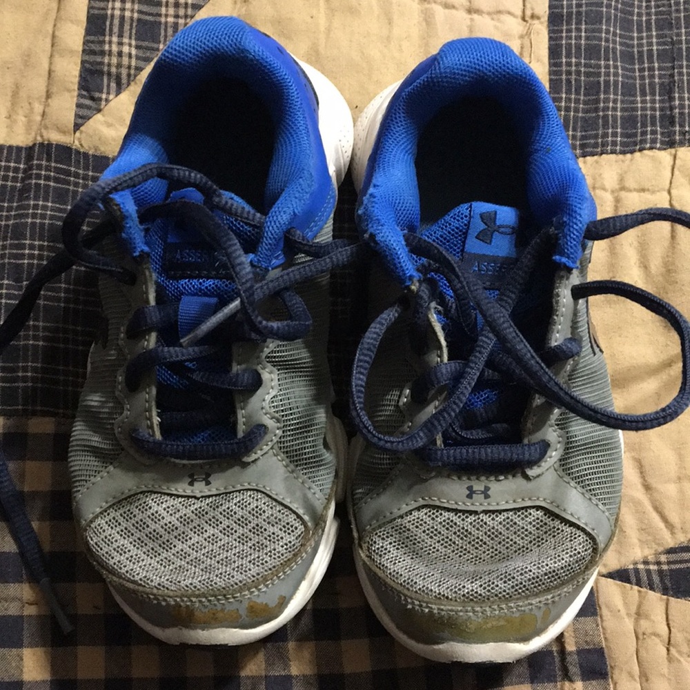 Kids under armor shoe sz11